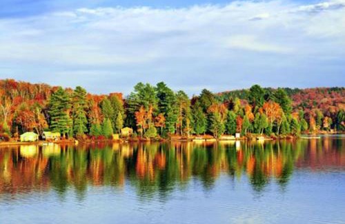 South Bruce Peninsula Ski Chalet | Lakehouse chalet on Sky Lake Ontario 5 bedrooms