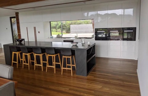 Newhaven House | Lakehouse Estate is on 3 acres with private lake