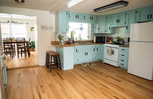 West Newton Cottage | LAKEHOUSE/HOT TUB/8 MILES TO DOWNTOWN/ON 60 ACRES