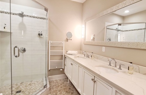 Lenox Dale Bed & Breakfast | Lakehouse Inn