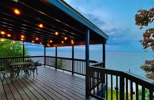 Town of Somerset Apartment | Lakehouse near Niagara Falls on Lake Ontario