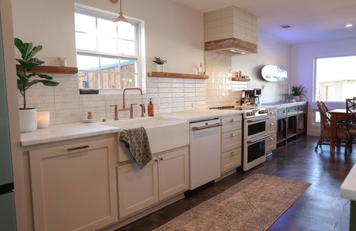 Azle House | Lakehouse on Eagle Mountain - Family Fun or Pickleball Getaway! NEW full Remodel