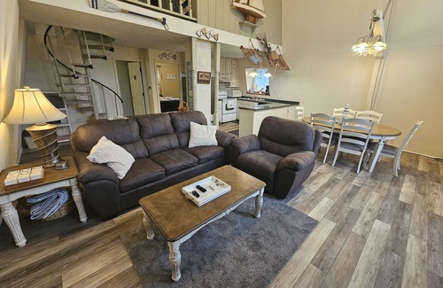 Scotland House | Lakehouse with Game Room, Direct Water Access, and Kayaks Included!