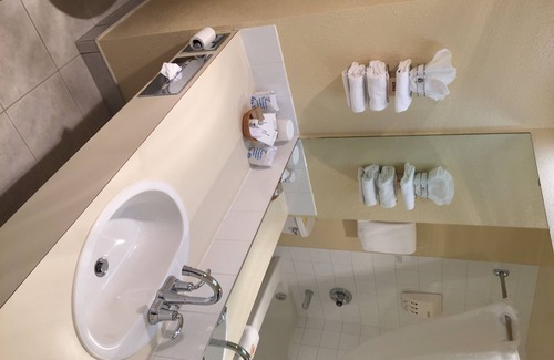 Cold Lake Hotel | Lakeland Inn