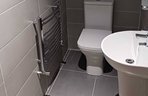 Enniskillen Apartment | Lakeland Lodge at Fermanagh lakes close to 'Stairway to heaven'.