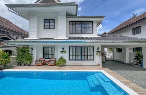 Su Thep Villa | LakeLyn Pool Villa 5BR , Free daily housekeeping