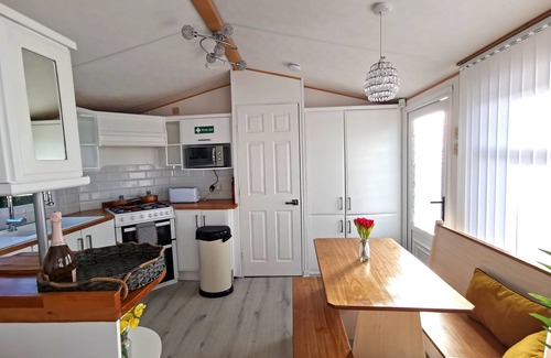 Overstone Cabin | Lakes and woodlands Overstone Holiday Park