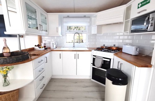 Overstone Cabin | Lakes and woodlands Overstone Holiday Park