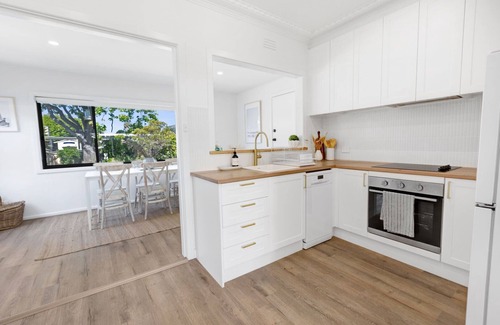 Lakes Entrance House | Lakes Entrance Beach House - Just a stone’s throw away from the foreshore