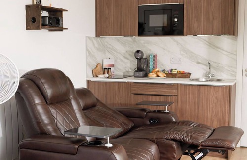 Enniskillen House | Lakescape: Self-Catering Lodges (ROMA) With Hot Tub