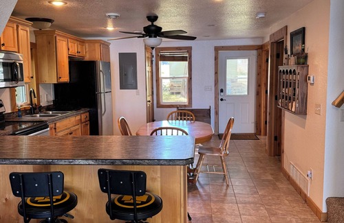 Long Prairie Cabin | Lakeshore Cabin , Great Fishing, Tubing, and Skiing