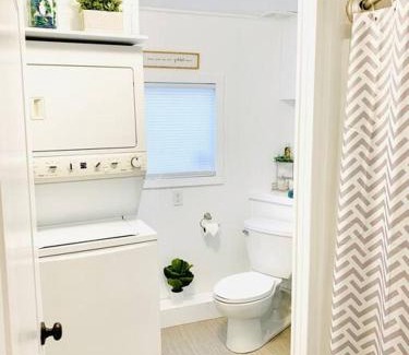 Elkhart Villa | Lakeshore Cottage Waterfront/Great Wi-fi