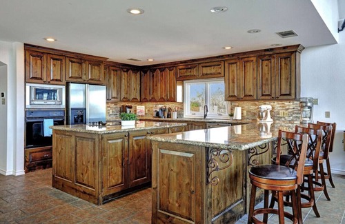 Spicewood House | "Lakeshore Haven"- Hot Tub! Pet Friendly! Boat Dock!