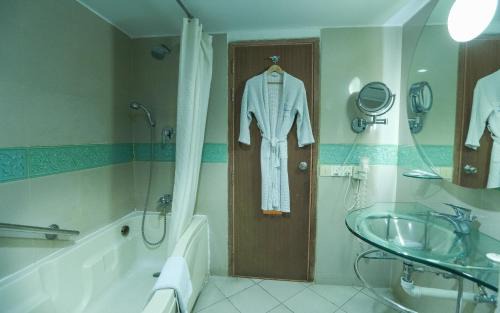 Gulshan Hotel | Lakeshore Hotel & Apartments