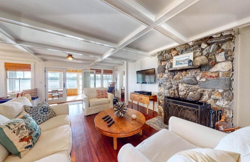 Monmouth House | Lakeshore Living