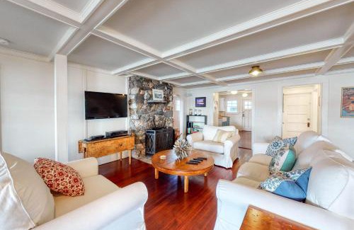 Monmouth House | Lakeshore Living