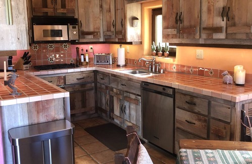 Nice Apartment | Lakeside, Balcony Apartment on Gated Winery Estate