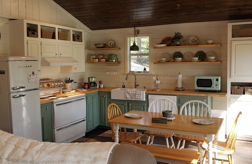 Avinger House | Lakeside Cabin on Lake O' the Pines Tx