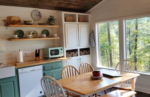 Avinger House | Lakeside Cabin on Lake O' the Pines Tx