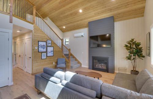 Lakeside House | Lakeside Cabin Retreat with Private Hot Tub!