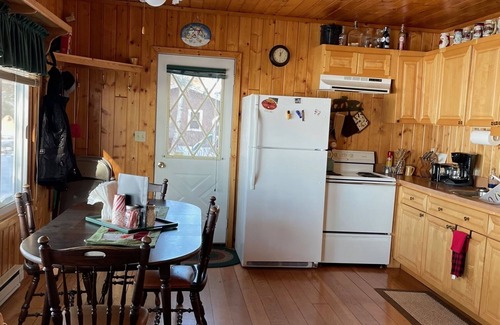 Hillman Cabin | Lakeside Cabin - Sandy Beach & Amazing Lake View!