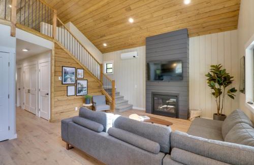Lakeside House | Lakeside Cabin with Hot Tub 3 Mi to Flathead Lake!