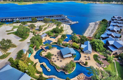 Spicewood Apartment | Lakeside cabin with outdoor kitchen, WFH desk, soaking tub