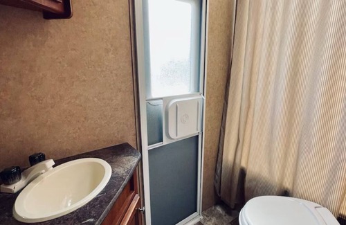 Bridgeport House | Lakeside Camper that Sleeps 8!