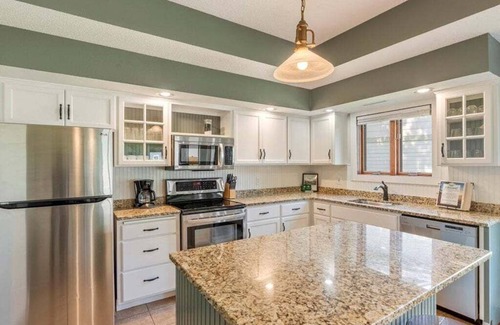 Nisswa Condo | Lakeside Comfort in the Heart of Gull Lake, Beach Access, Boat Rentals
