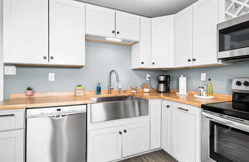 Lakeside - Lester Park Apartment | Lakeside Condo | Minutes from Downtown Duluth