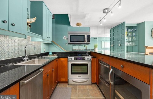 Selbyville Condo | Lakeside Condo with water views minutes to Fenwick Island and Ocean City