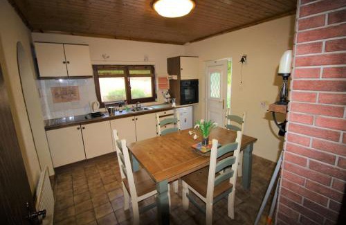 Milltown House | LAKESIDE COTTAGE - Familiy, Golfing & Fishing