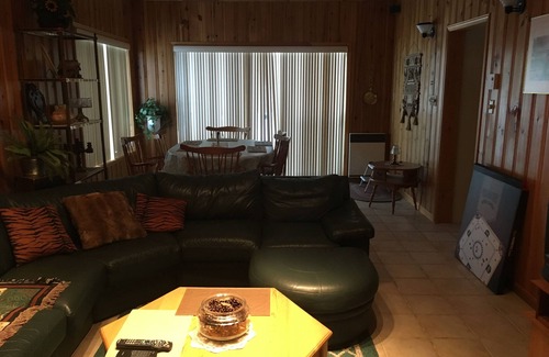 Lantier Ski Chalet | Lakeside Cottage Located In The Heart of the Laurentians (near St Agathe)