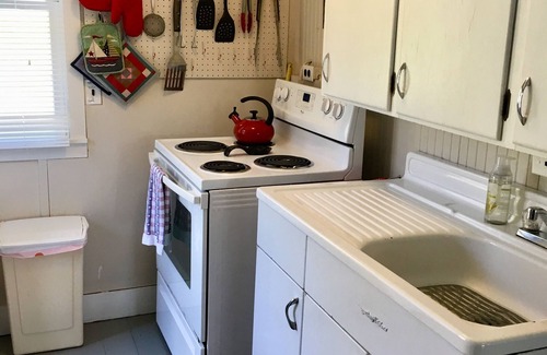 Keuka Park Cottage | Lakeside cottage on quiet, private road. Walk to Keuka Lake State Park!