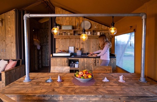 Bant House | Lakeside Escape for Groups