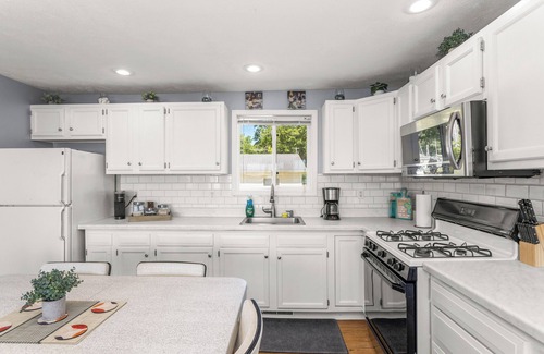 Shelbyville House | Lakeside Escape with Fire Pit & Dock/Boat Rentals