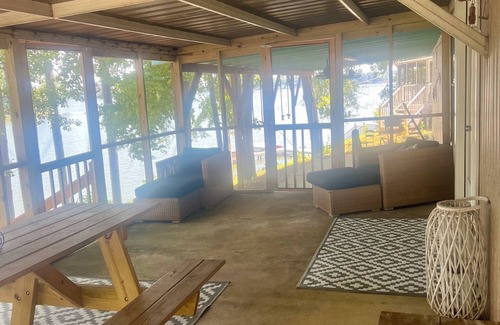 Leesburg House | Lakeside fishing cabin with boat lift for your boat! Year round water.