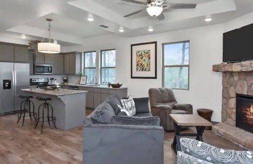 Lindale Condo | Lakeside Getaway #4 near Canton Trade Days