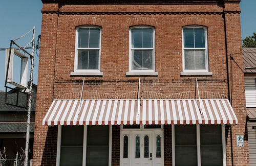 Wolfe Island Apartment | Lakeside Getaway in Marysville, Wolfe Island - Shopkeepers Apartment