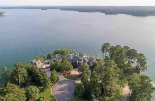 Alexander City Villa | Lakeside Grande Villa