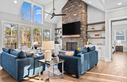 Reed Creek House | Lakeside Haven with Gourmet Kitchen
