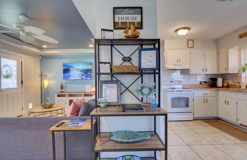 Tavares House | Lakeside Landing on Lake Dora w/Boat Dock