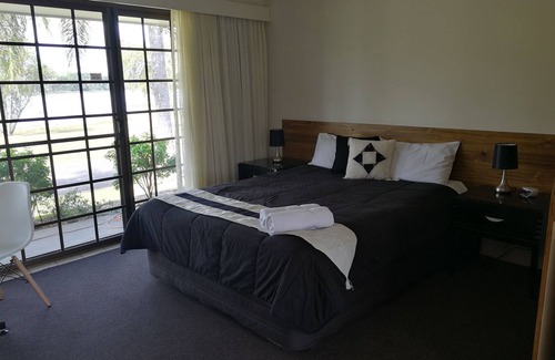 Loftville Hotel | Lakeside Lodge Motel