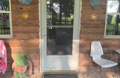 Pittsfield Cabin | Lakeside Lodge of LEGENDS; A Wilderness Wanderer’s Wonderland