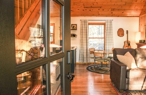 Markville Cabin | Lakeside Log Cabin + Hot Tub
