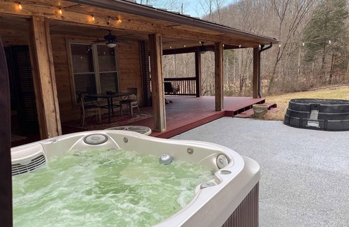 Franklin Cabin | Lakeside Lovers Cabin sauna/hot tub option LL1