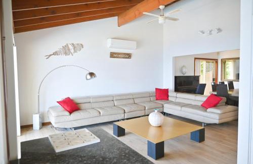 Tegerin House | Lakeside Luxury
