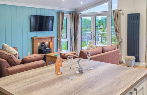 Sturton By Stow Resort | Lakeside Luxury Lodges