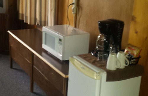 Williams Lake Hotel | Lakeside Motel