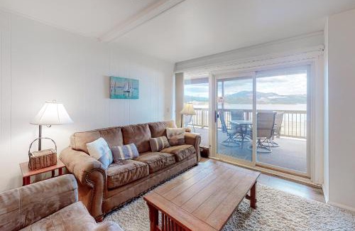 Dillon Apartment | Lakeside Mountain Retreat